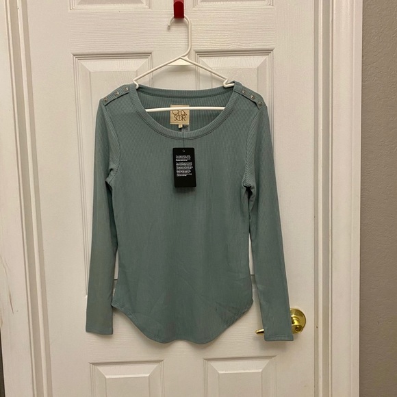 Chaser Tops - RIB CREW NECK BUTTON SHOULDER SHIRTTAIL TEE NWT